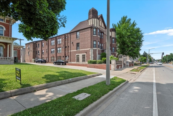 Listing Image #2 - Office for sale at 615 S 2nd St, Springfield IL 62704