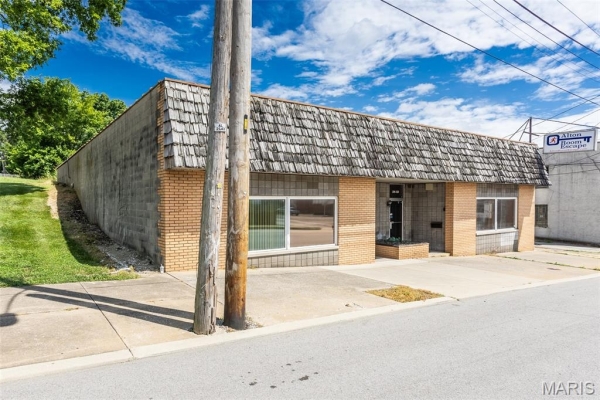 Listing Image #2 - Retail for sale at 319 Ridge Street, Alton IL 62002