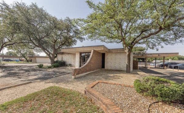 Listing Image #2 - Office for sale at 2599 74th Street, Lubbock TX 79423