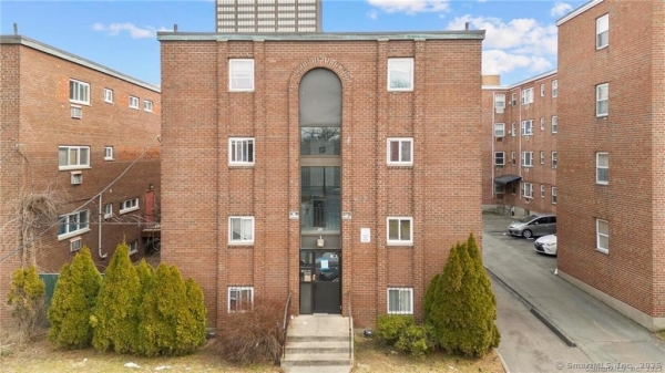 Listing Image #1 - Others for sale at 32 Huntington Street, Hartford CT 06154