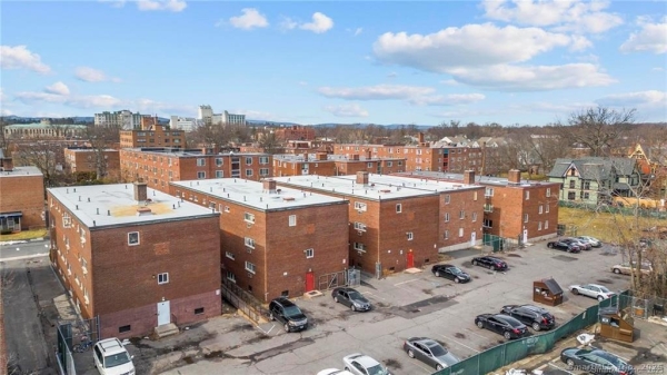 Listing Image #2 - Others for sale at 32 Huntington Street, Hartford CT 06154