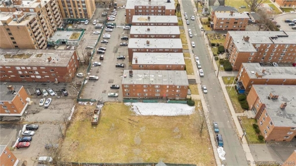 Listing Image #3 - Others for sale at 32 Huntington Street, Hartford CT 06154