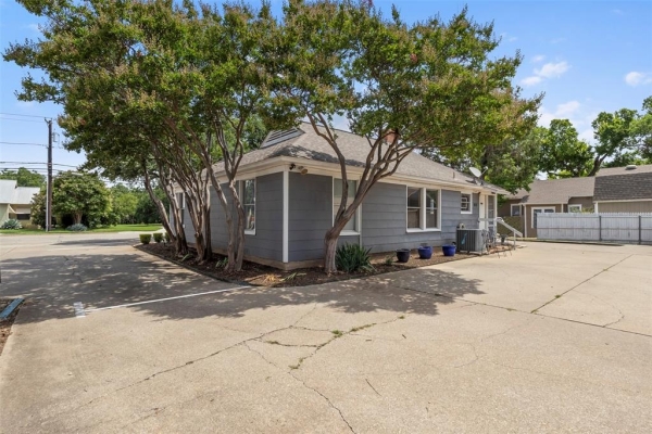 Listing Image #3 - Industrial for sale at 810 18th Street, Plano TX 75074