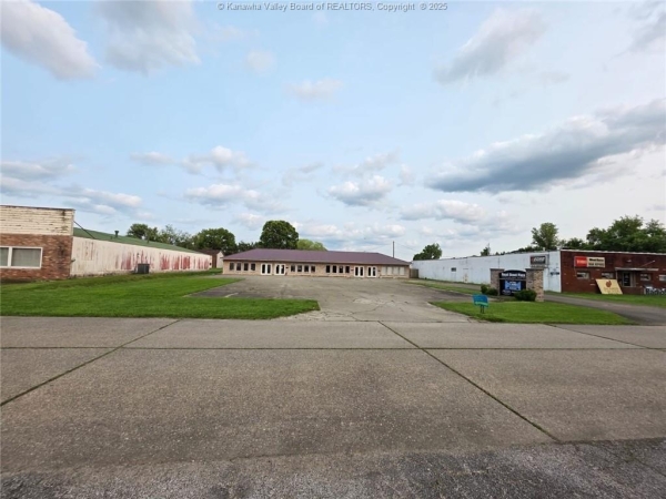 Listing Image #3 - Others for sale at 108 Royal St, Ravenswood WV 26164