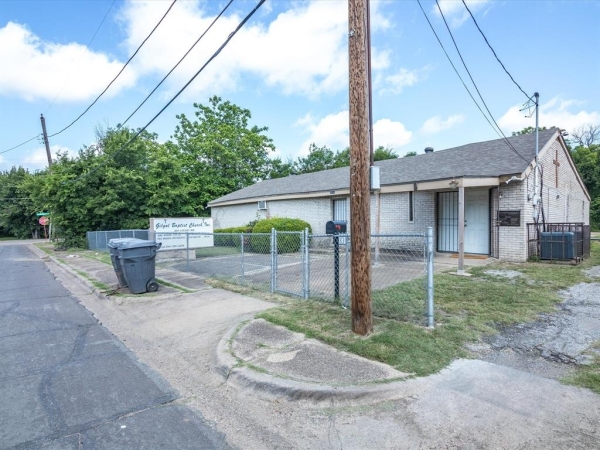 Listing Image #3 - Others for sale at 2211-2219 Frank Henderson Jr Drive, Dallas TX 75216