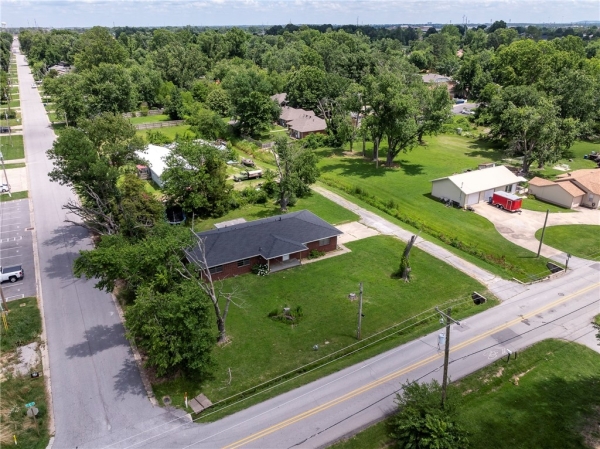 Listing Image #2 - Industrial for sale at 1011 SE C Street, Bentonville AR 72712