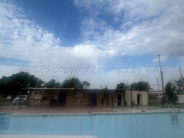 Listing Image #2 - Industrial for sale at 200 Collins and 3rd & Collins, Claude TX 79019