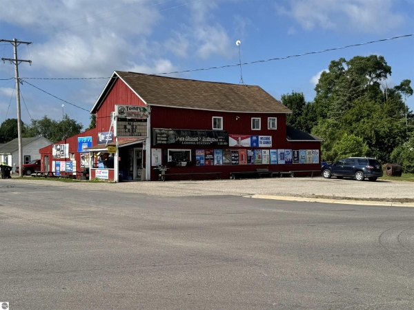 Listing Image #2 - Retail for sale at 8990 E Pere Marquette, Clare MI 48617
