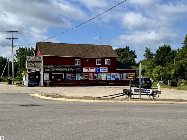Listing Image #3 - Retail for sale at 8990 E Pere Marquette, Clare MI 48617
