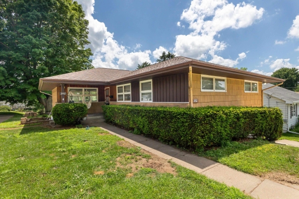 Listing Image #1 - Others for sale at 3112 Kaufmann Avenue, Dubuque IA 52001