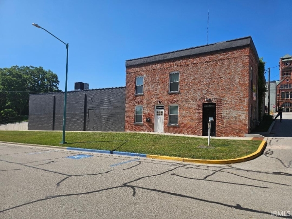 Listing Image #3 - Office for sale at 109-111 W Hazel Street, Albion IN 46701
