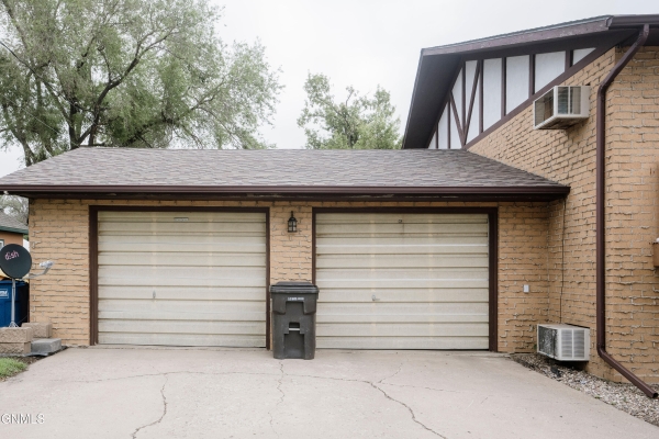 Listing Image #2 - Multi-family for sale at 223 5th Avenue, Jamestown ND 58401