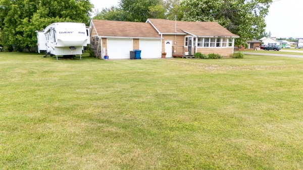 Listing Image #3 - Office for sale at 103 Beech Street, Houghton Lake MI 48629