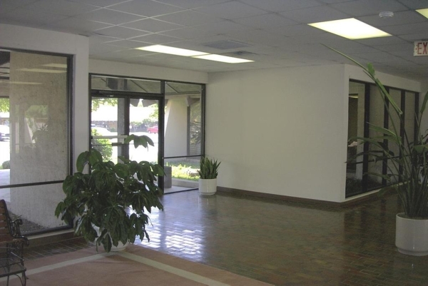 Listing Image #2 - Others for sale at 1501 N Norwood Drive, Hurst TX 76054