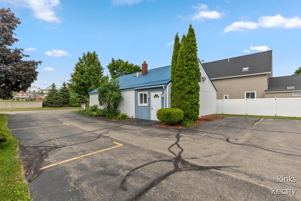 Listing Image #3 - Office for sale at 327 W Apple Street, Hastings MI 49058