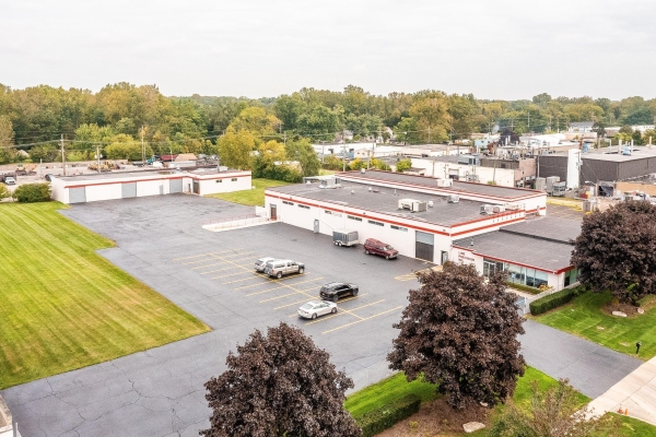 Listing Image #1 - Industrial for sale at 31666 W 8 Mile rd, Farmington Hills MI 48336
