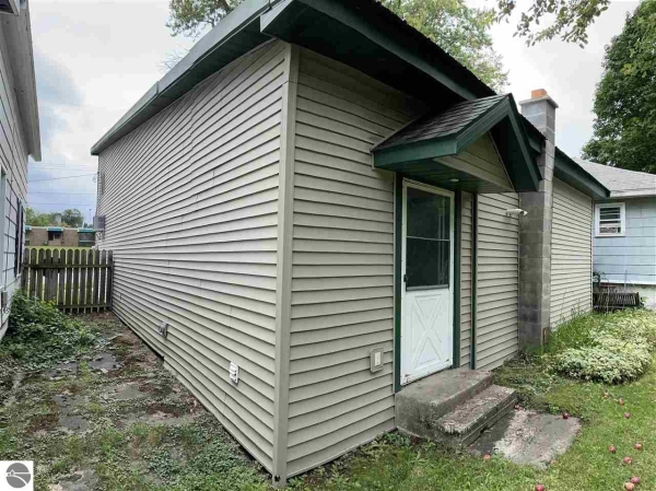 Listing Image #3 - Retail for sale at 214 Granite Street, Cadillac MI 49601