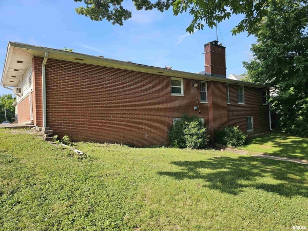 Listing Image #2 - Others for sale at 2006 BROADWAY, Mt Vernon IL 62864