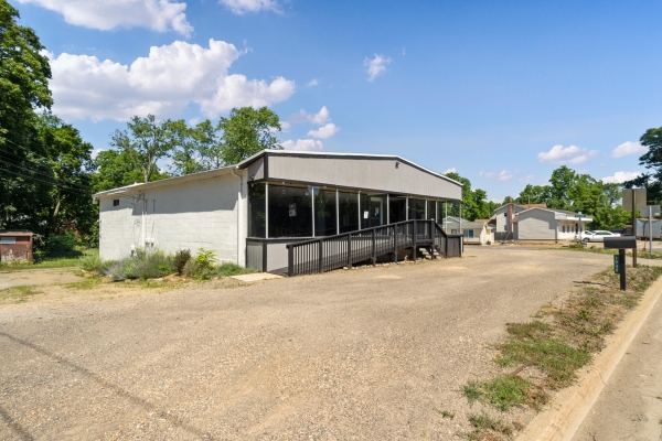 Listing Image #2 - Retail for sale at 1948 Lansing Avenue, Jackson MI 49202