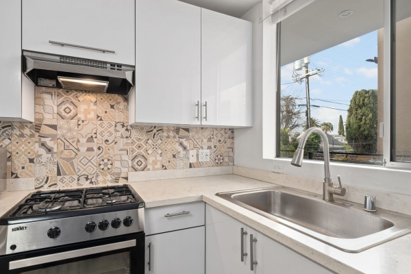 Listing Image #2 - Multi-family for sale at 1183 Crenshaw Blvd, Los Angeles CA 90019
