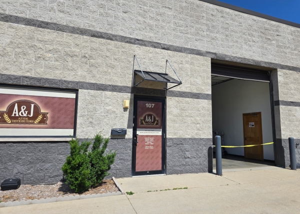 Listing Image #2 - Industrial for sale at 107 Sangra Court, Streamwood IL 60107