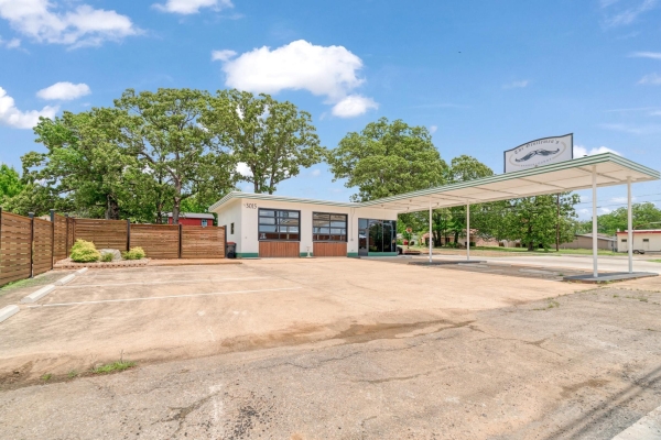 Listing Image #2 - Others for sale at 3015 Clarksville St., Paris TX 75460