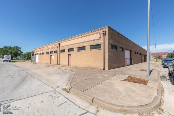 Listing Image #1 - Industrial for sale at 202 Elm Street, Abilene TX 79602