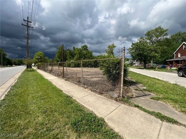 Listing Image #3 - Others for sale at 1729 Niles Road SE, Warren OH 44484