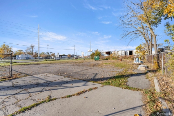 Listing Image #2 - Others for sale at 20719 Helle Avenue, Warren MI 48089