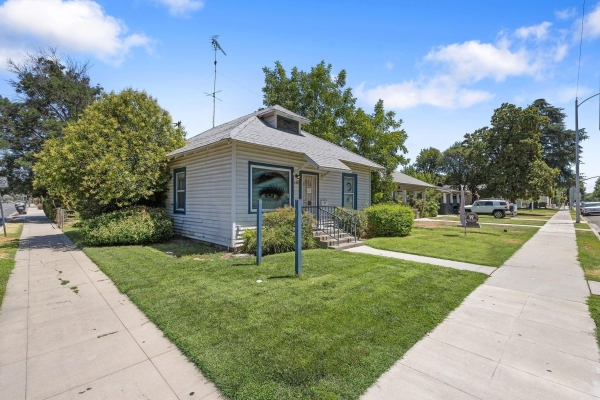 Listing Image #2 - Others for sale at 920 W Main Street, Visalia CA 93291