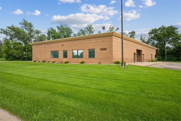 Listing Image #1 - Retail for sale at 11550 Robinson Drive, Coon Rapids MN 55433