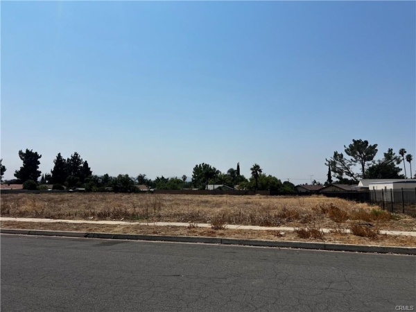Listing Image #1 - Land for sale at 0 E Victoria St, Rialto CA 92376