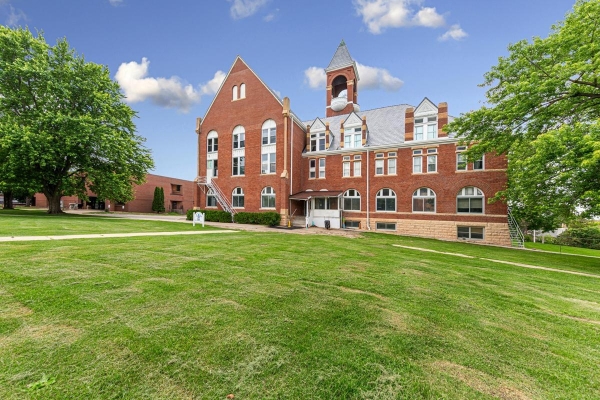 Listing Image #1 - Office for sale at 305 Grove Avenue, Owatonna MN 55060