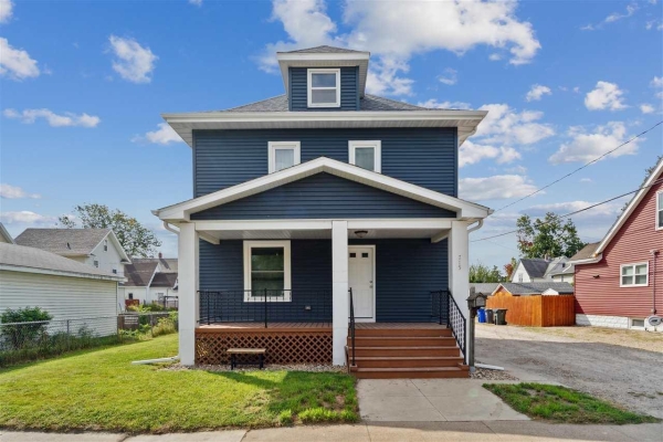 Listing Image #1 - Others for sale at 715 SW 9th Ave, Cedarrapids IA 52404