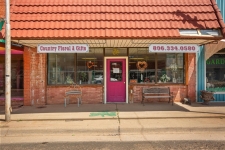 Retail property for sale in Shamrock, TX
