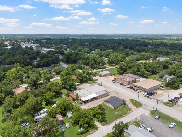 Listing Image #2 - Office for sale at 604 & 606 NE 4th St, Hubbard TX 76648