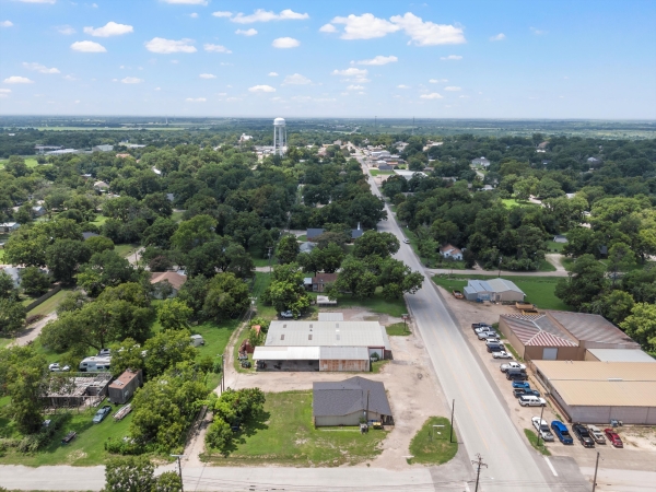 Listing Image #3 - Office for sale at 604 & 606 NE 4th St, Hubbard TX 76648