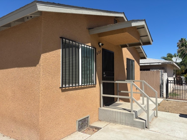 Listing Image #2 - Multi-family for sale at 605 Ellington Street, Delano CA 93215