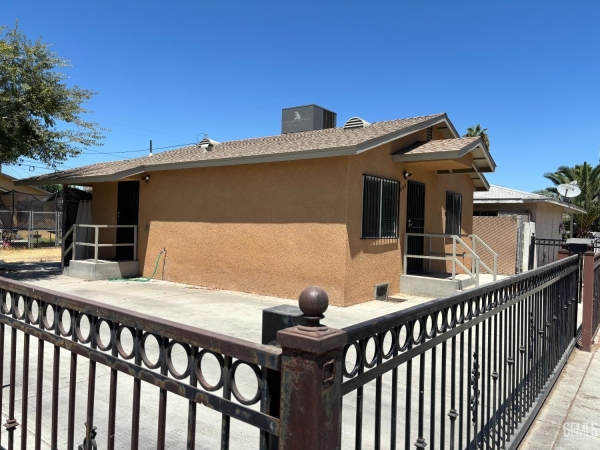 Listing Image #3 - Multi-family for sale at 605 Ellington Street, Delano CA 93215