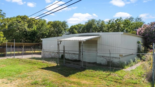 Listing Image #2 - Others for sale at 301 Warren Street, Nevada TX 75173