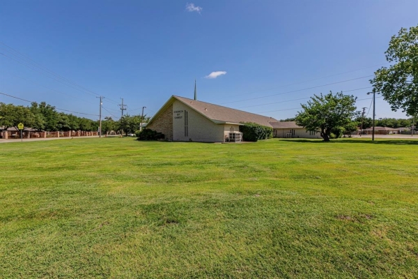 Listing Image #2 - Others for sale at 1038 Freetown Road, Grand Prairie TX 75051