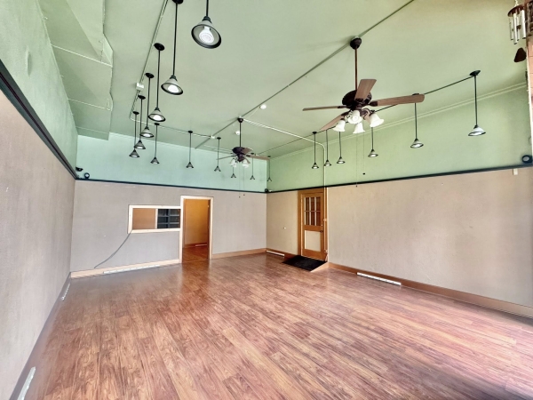 Listing Image #3 - Retail for sale at 209 Center Street, Hannibal MO 63401