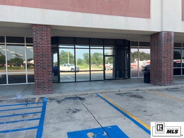 Listing Image #2 - Retail for sale at 2332 STERLINGTON ROAD, Monroe LA 71203