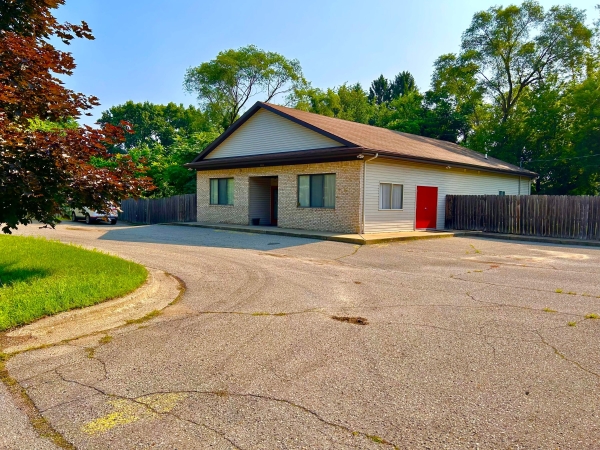 Listing Image #1 - Retail for sale at 3620 Duck Lake Road N, Highland MI 48356