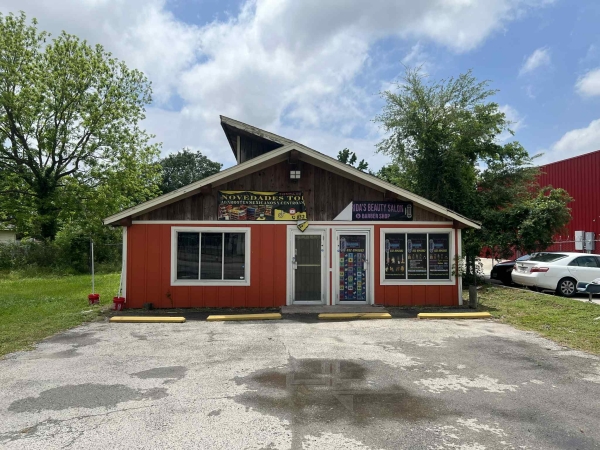 Listing Image #1 - Retail for sale at 3718 Laura Koppe Road, Houston TX 77093