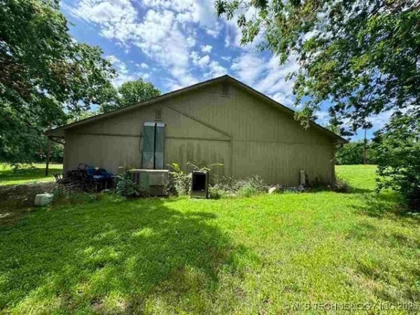 Listing Image #3 - Others for sale at 802 E Brissy Street, Cushing OK 74023