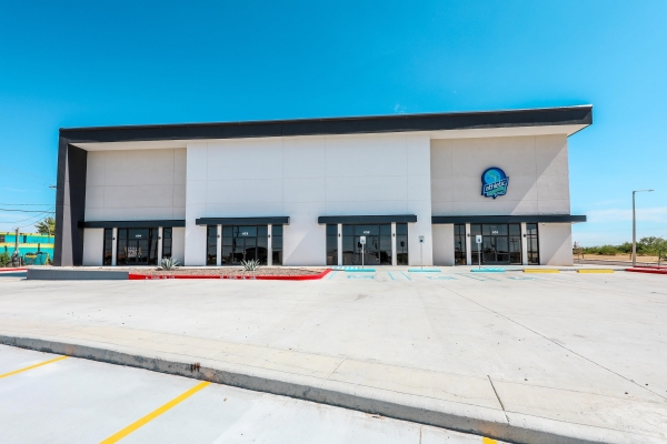 Listing Image #1 - Retail for sale at 102 Floral Blvd, Laredo TX 78043