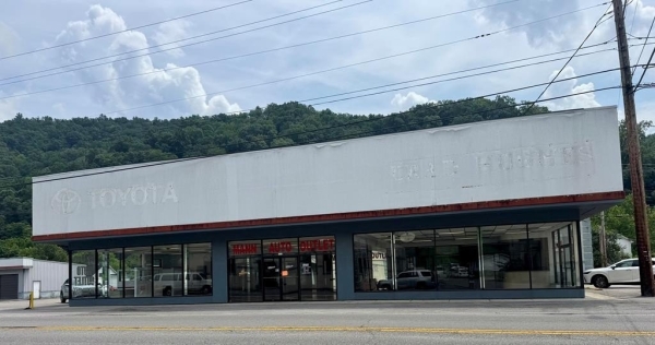 Listing Image #1 - Others for sale at 912 South Lake Drive, Prestonsburg KY 41653