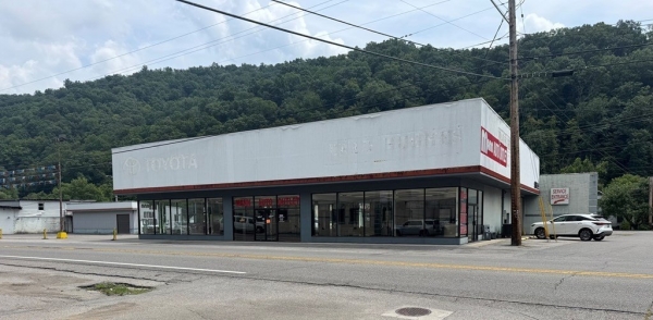 Listing Image #2 - Others for sale at 912 South Lake Drive, Prestonsburg KY 41653