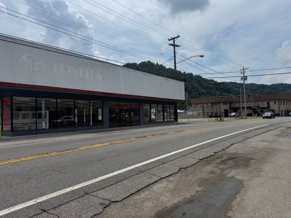Listing Image #3 - Others for sale at 912 South Lake Drive, Prestonsburg KY 41653